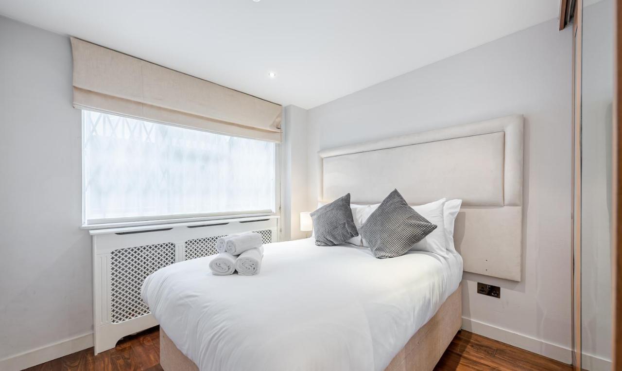Elegant Ground Floor Apartment With Ac In Knightsbridge Steps Away From Harrods London Eksteriør billede